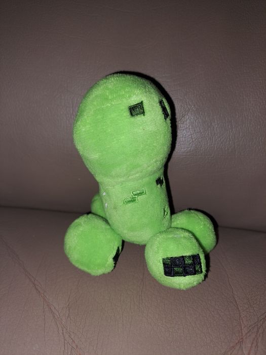 Mały pluszak, przytulanka dla dzieci.