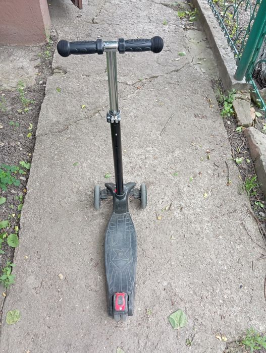 Самокат дитячий .