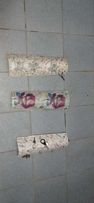 Telhas pintadas para decoração