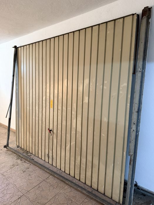 Portão de Garagem em Metal Basculante-USADO EM BOM ESTADO