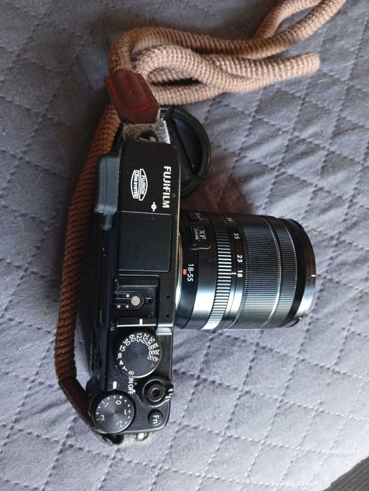 Fuji X-E1 com obj Super EBC 18-55mm. Fabricada integralmente no Japão.