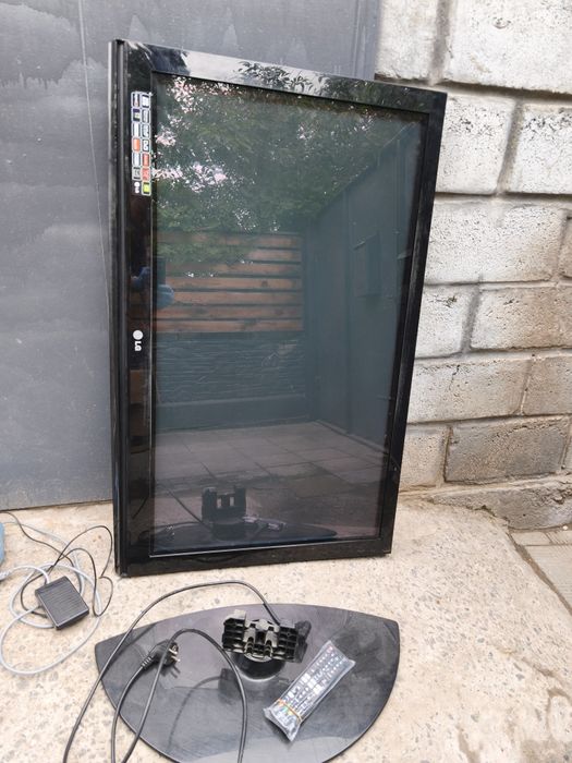 Продам телевізор у робочому стані LG 42PQ2000