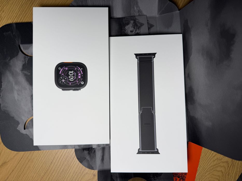Apple Watch Ultra 3 Black Titanium Case/ Charcoal Trail Loop M/L MF1H4
