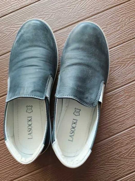 Buty damskie granatowe skórzane półbuty wsuwane Lasocki