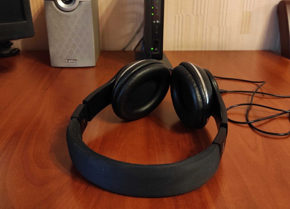 стильные удобные наушники с микрофоном Sven AP-930M