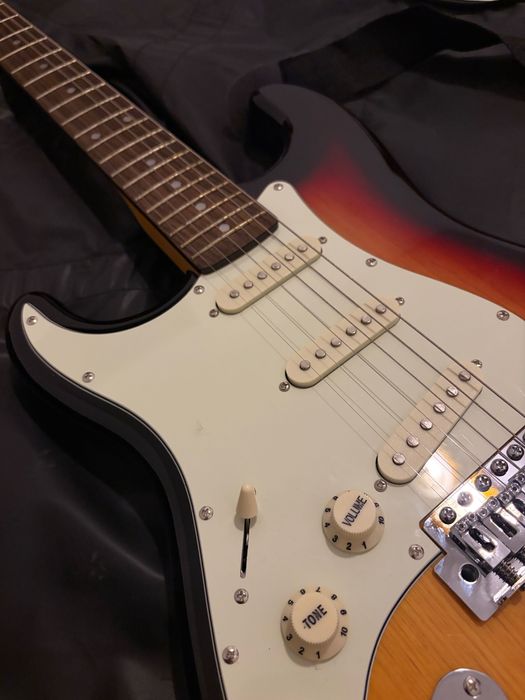 Guitarra Elétrica Canhoto + Amplificador + Capa – Excelente Estado