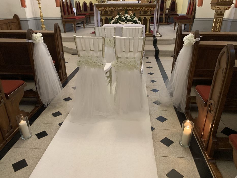 Dekoracja kościoła, biały dywan