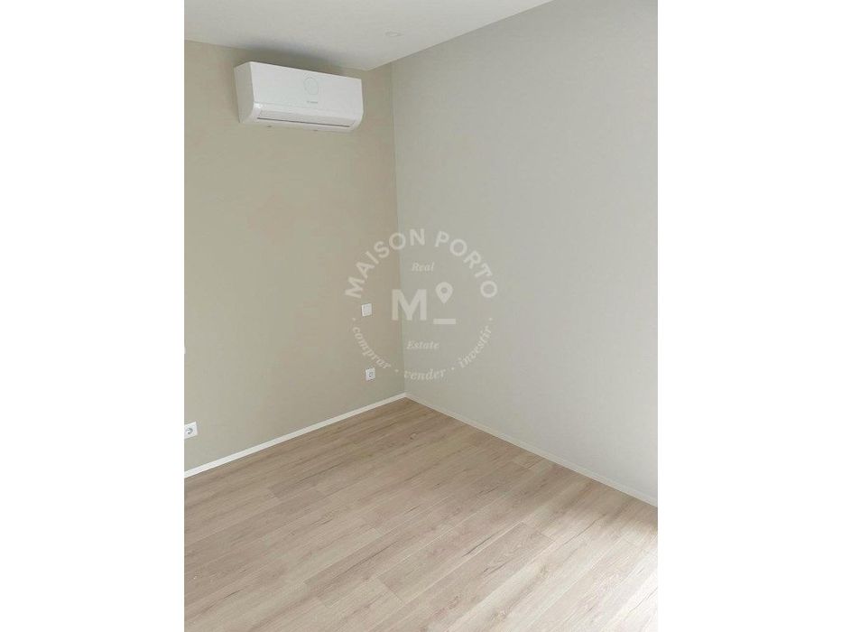 Apartamento T3 com Suite, Varanda com churrasqueira e Box de Garage...