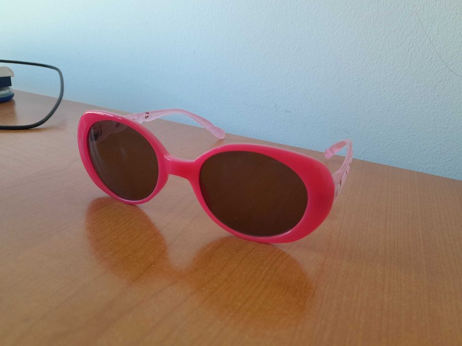 Óculos de sol criança- Hello Kitty- Completamente Novos