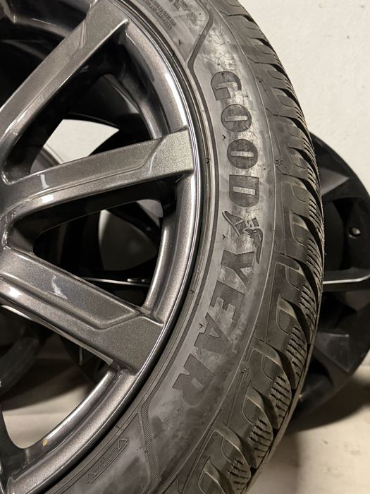 Комлект дисків Audi 5.130 з гумою Goodyear Ultra grip 295.40 r20