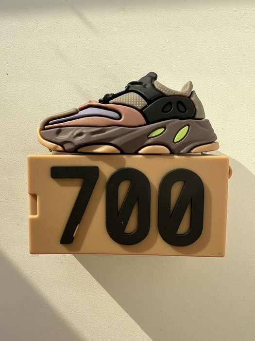 Чехол - футляр для наушников AirPods Pro 2. Кроссовок.