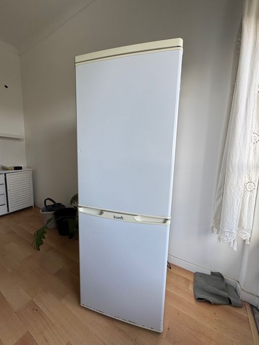 VENDO FRIGORÍFICO USADO COM TUDO FUNCIONANDO