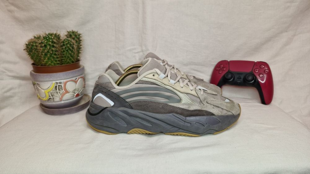 ОРИГІНАЛ!Кросівки Adidas Yeezy Boost 700 v2 Tephra.Розмір 43