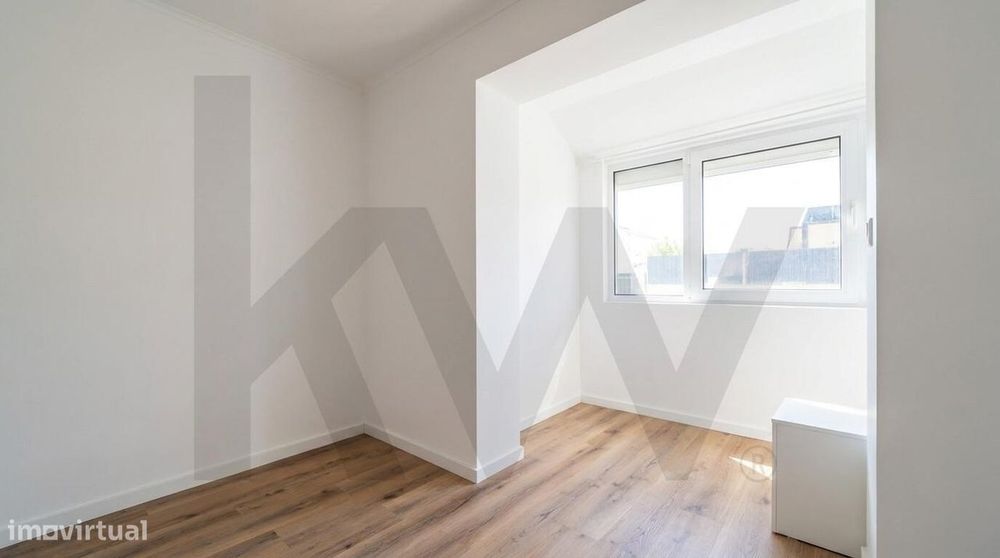 Apartamento T3 em Queluz | 73 m2 + 41 m2 de Área Dependente