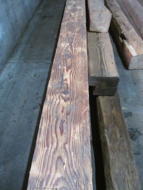 Stare belki ciosane stare deski ciosane ciete z bala stare drewno