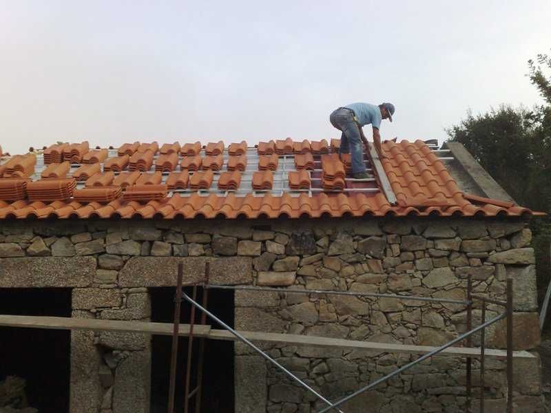 Telha cerâmica, Subtelha, Painel sandwich, . - REPARAÇÃO de Telhado, .