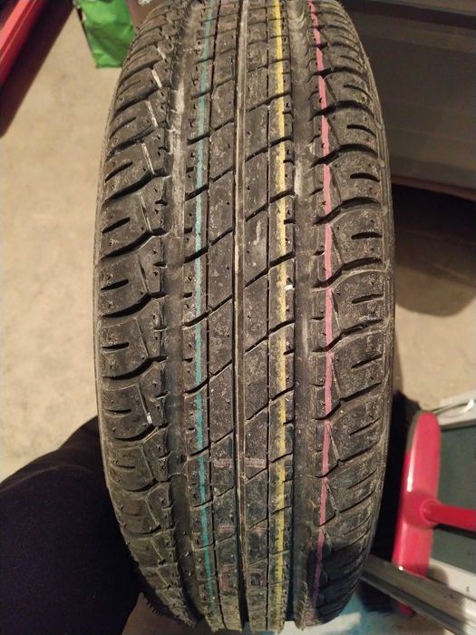 Roda completa com Pneu Dunlop 175/70-R13 + Macaco