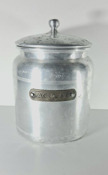Frasco antigo de alumínio