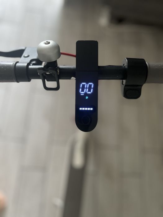 Самокат Xiaomi Mi Electric Scooter M365