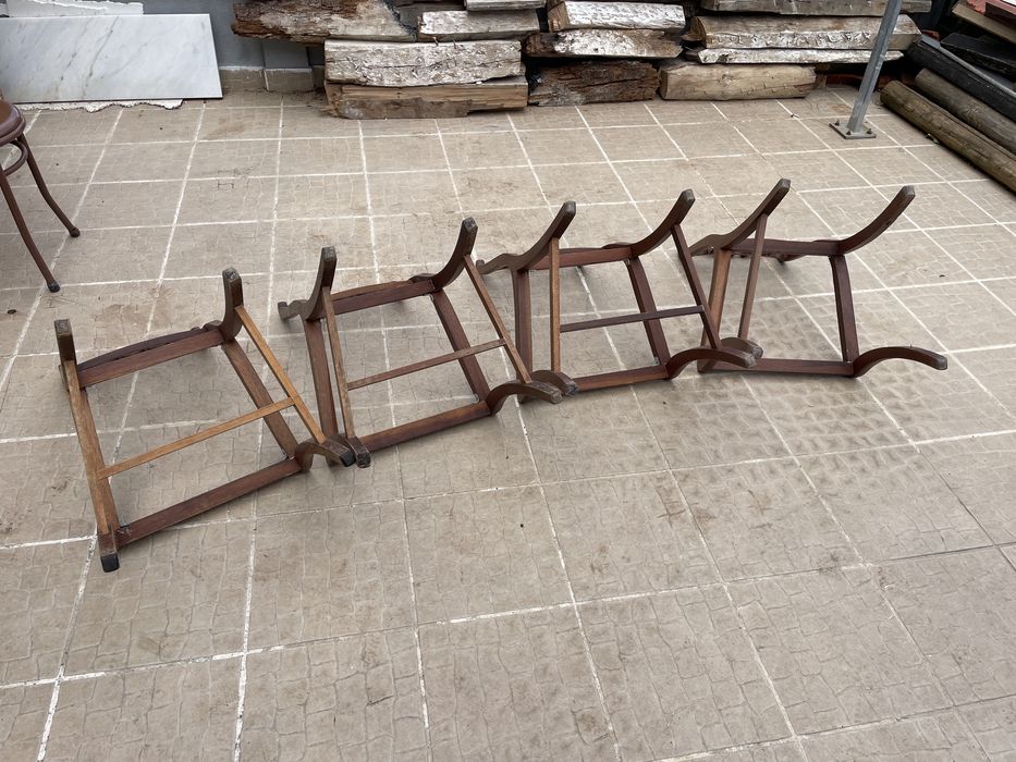 Conjunto de 4 cadeiras antigas em madeira – para restauro