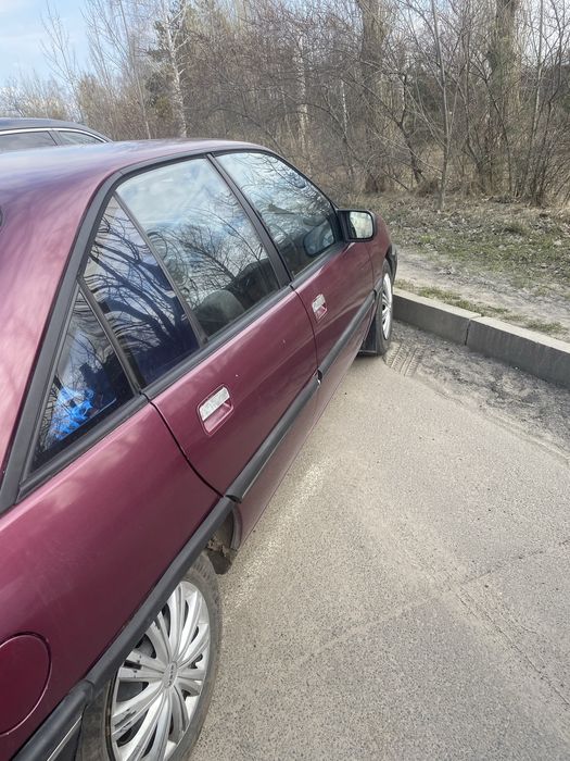 Opel Omega A на повному ходу