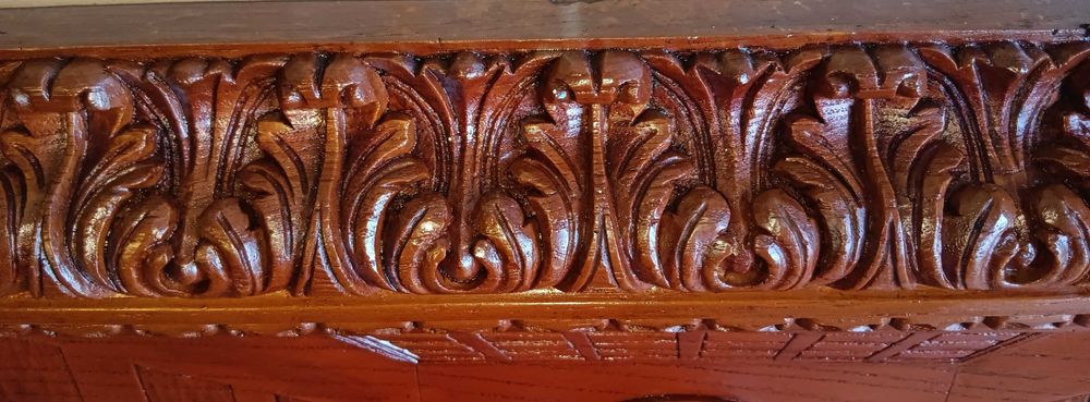 Moldura da Última Ceia talhada em madeira.