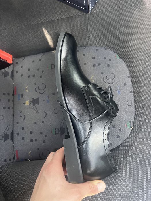 нові  шкіряні чоловічі туфлі