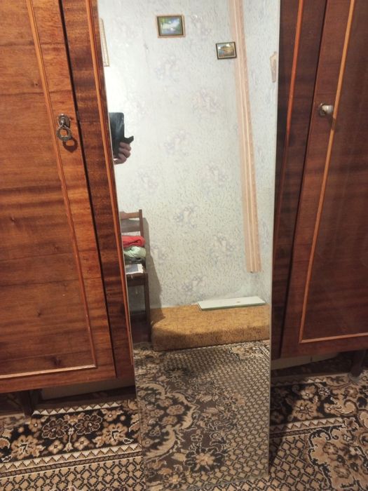 Напольное зеркало.