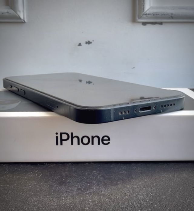 Продам iPhone 13