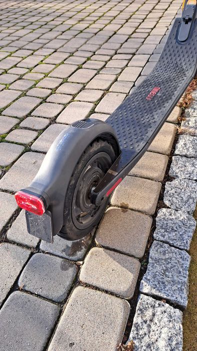 Hulajnoga elektryczna Ninebot Segway E45D