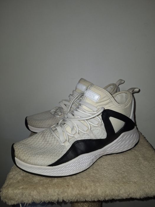 Jordan Formula 23 
White/ White-Black