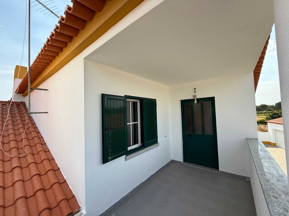 Espaço comercial e habitação com terreno