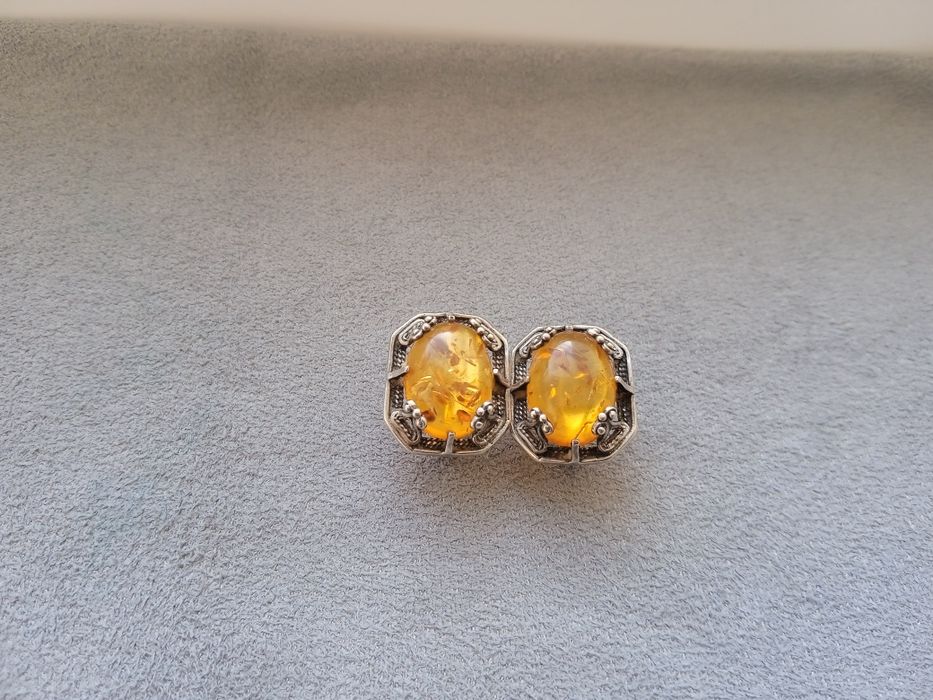 Серебряные серьги с янтарными вставками