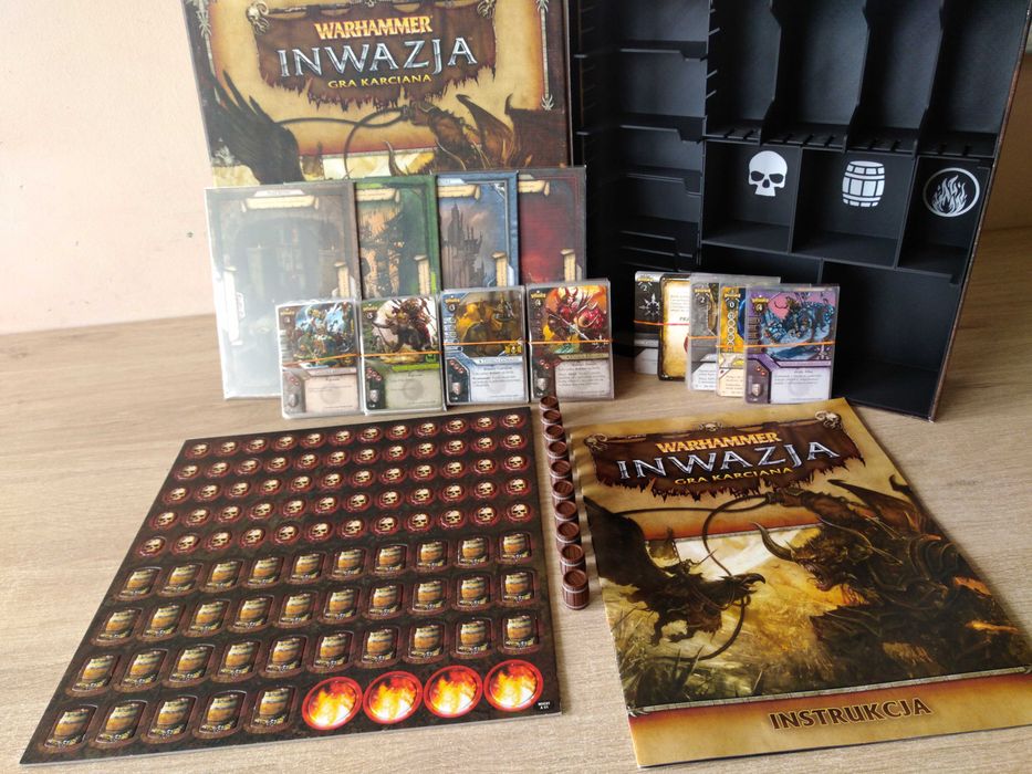 WARHAMMER Inwazja LCG PL 100% komplet (+protektory na karty/stolice+insert+beczki)