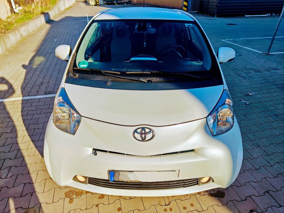 Toyota iQ 4osoby 1.3benz 6bieg alu climatr ele wsp rm+cd 1wlasc SERWIS