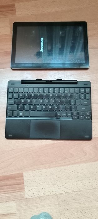 Lenovo 10 cali uszkodzony