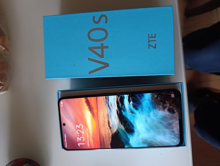ZTE V40s Продам рабочий.