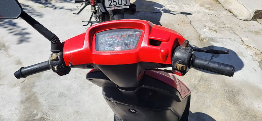 Vendo scoter  usada