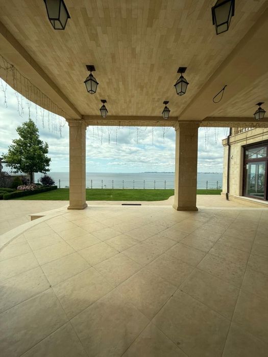 Сосновый берег, дом с панорамой моря и лифтом