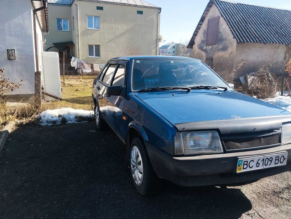 Автомобіль ваз 21099