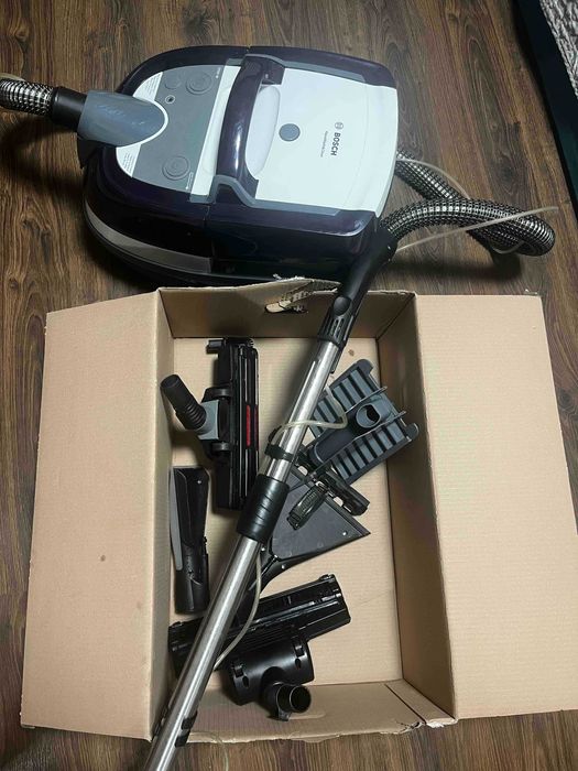 Миючий пилосос з аквафільтром BOSCH BWD41740