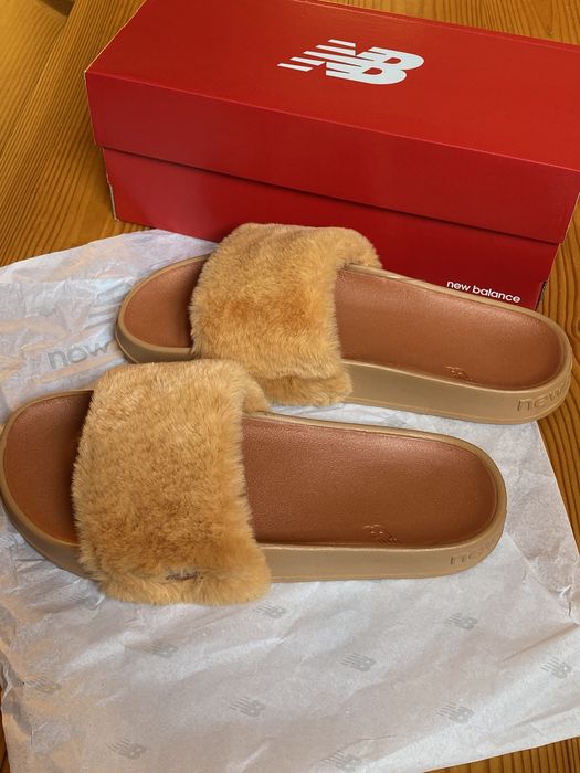 Слайдери New Balance 200 Fuzzies