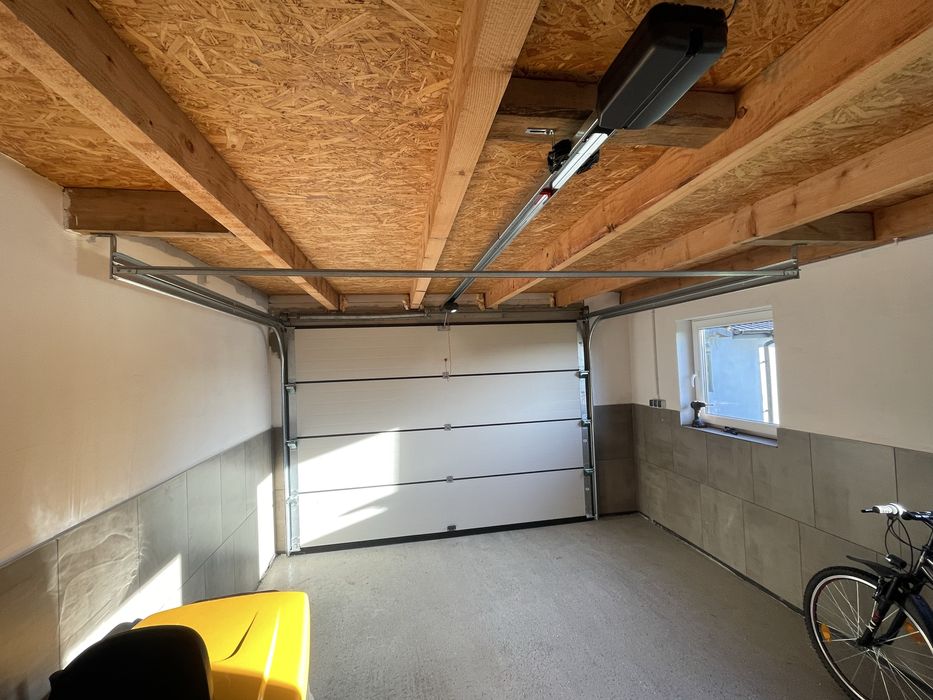 Brama garażowa segmentowa 3000x2500 złoty dąb orzech