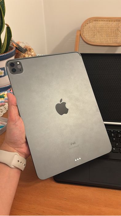 Ipad pro 11” M1 (com caneta e teclado generico)