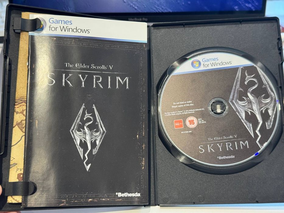Диск Комплект The Elders Scrolls Skyrim Лицензия в отличном состоянии