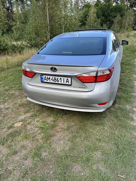 Продам Lexus ES 300h 2014 рік
