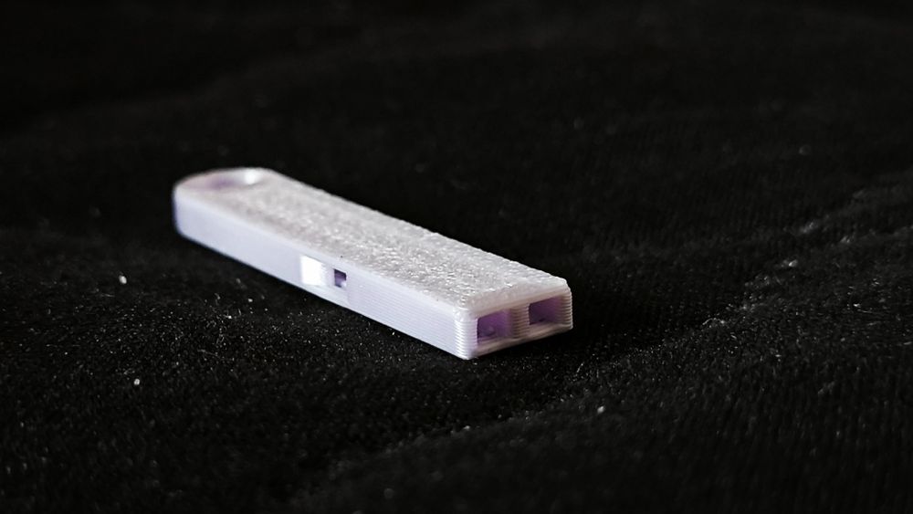 Mini gwizdek EDC Brelok - bardzo glosny 115dB