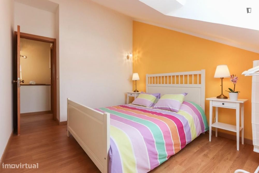 Quarto - localizado em Benfica Lisbon