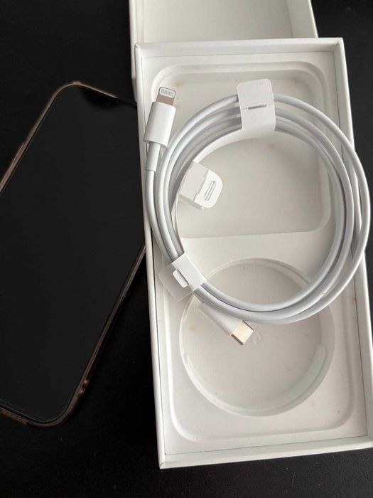 Iphone 14, como novo, com cabo usb-c, capa e película