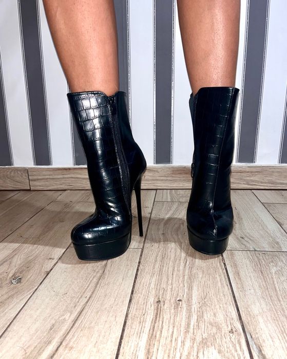 294/ OD RĘKI 38 Czarne bardzo wysokie botki 17 cm cholewka na zamek